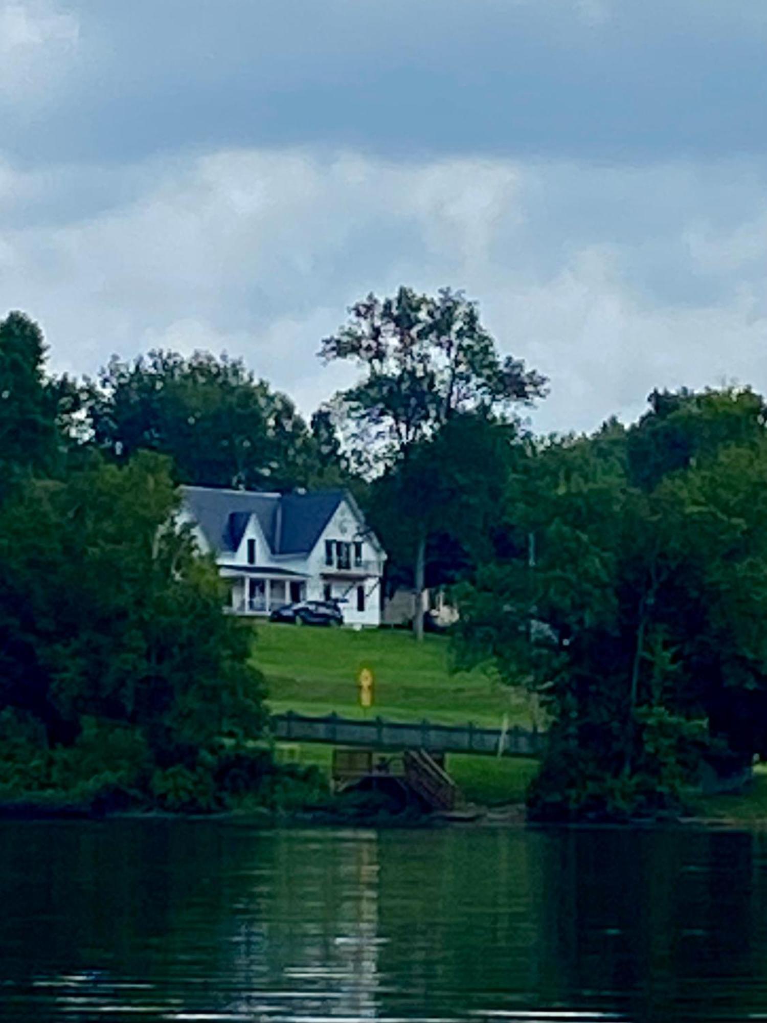 Апартаменты Gray'S Manor - Lake Memphremagog Newport Экстерьер фото