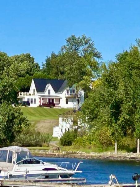 Апартаменты Gray'S Manor - Lake Memphremagog Newport Экстерьер фото